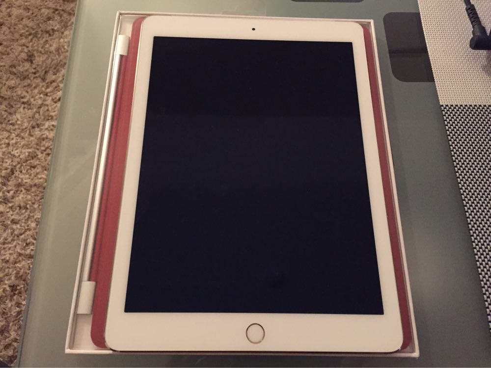 iPad Air2のApple純正の(PRODUCT)RED革カバーを購入！と思ったらiPad2 